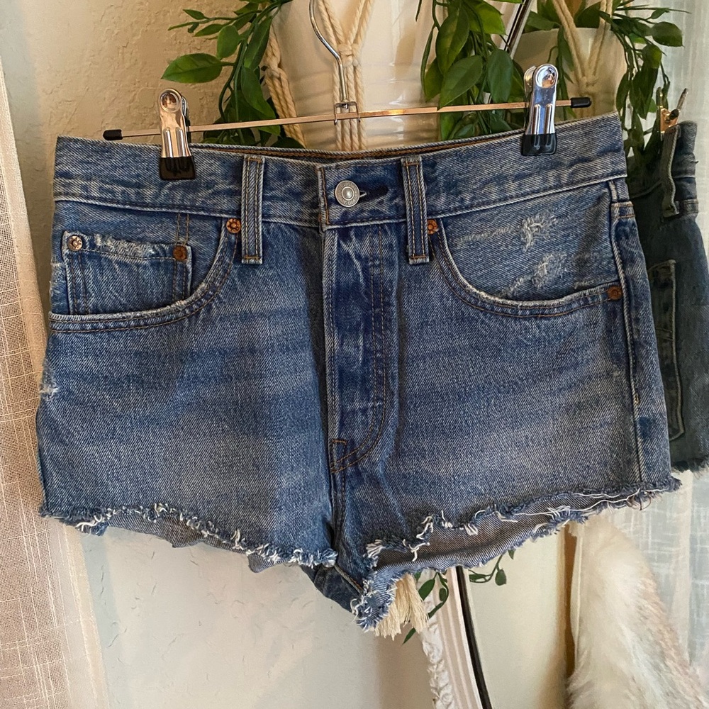 501 Levi shorts, classic dark wash